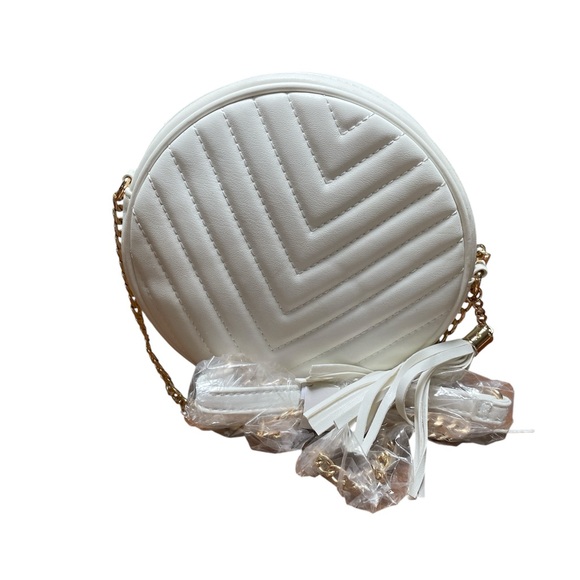 Handbags - Elegant NWOT White Quilted Round Bag 7”x7”x1”